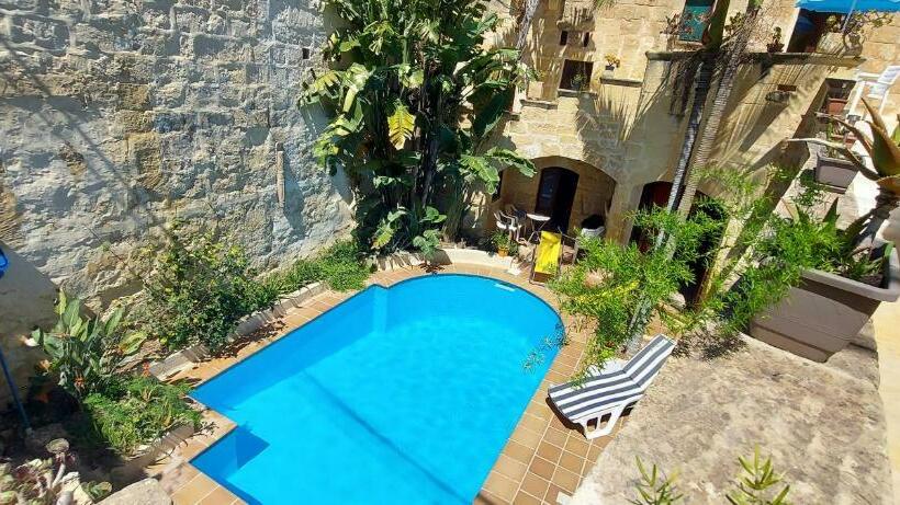اتاق استاندارد با چشم‌انداز استخر, Haven Farmhouse B&b