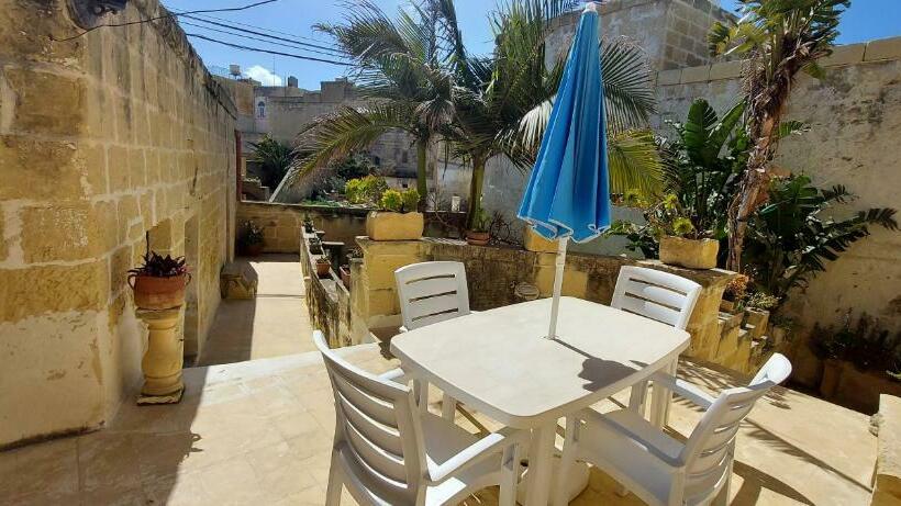 اتاق استاندارد با چشم‌انداز استخر, Haven Farmhouse B&b