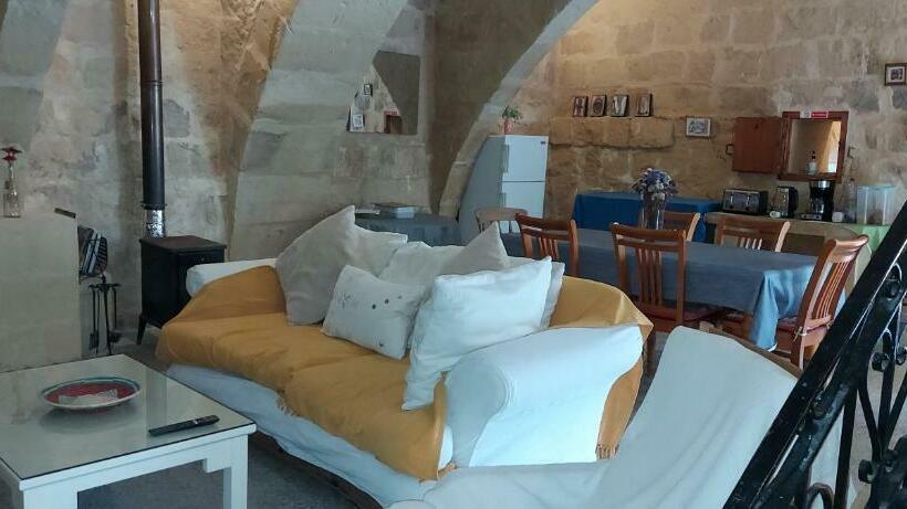 اتاق استاندارد با چشم‌انداز استخر, Haven Farmhouse B&b