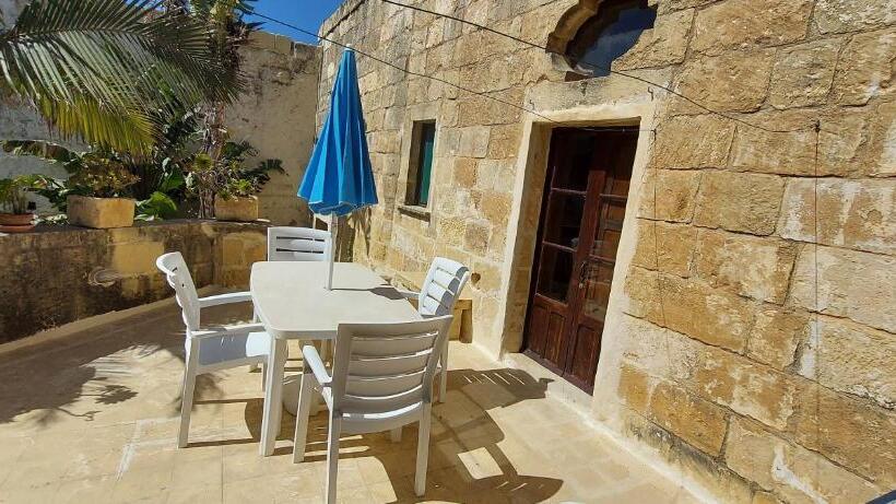 اتاق استاندارد با چشم‌انداز استخر, Haven Farmhouse B&b