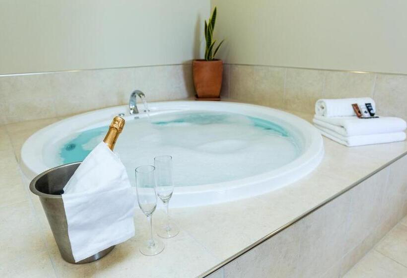 スイート（家族用）, Pebble Beach Motor Inn