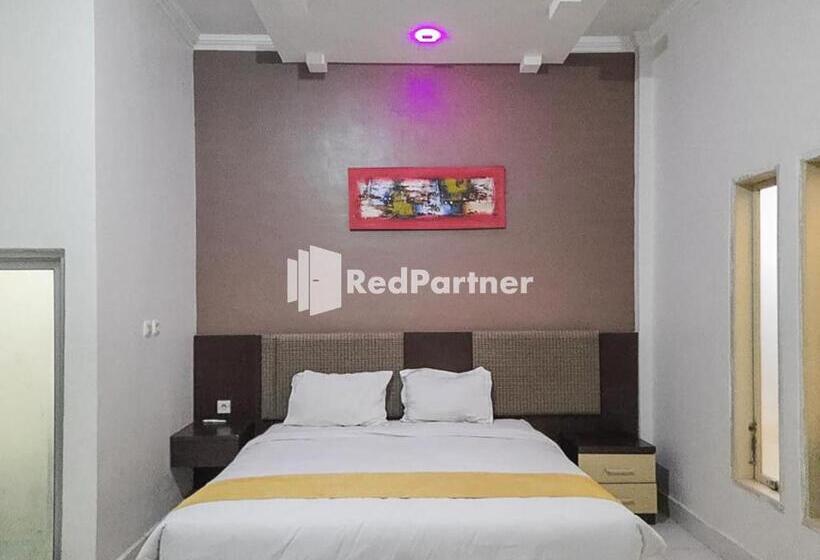 Номер Superior, Puri Yasmin Potowanua Lasusua Mitra Reddoorz