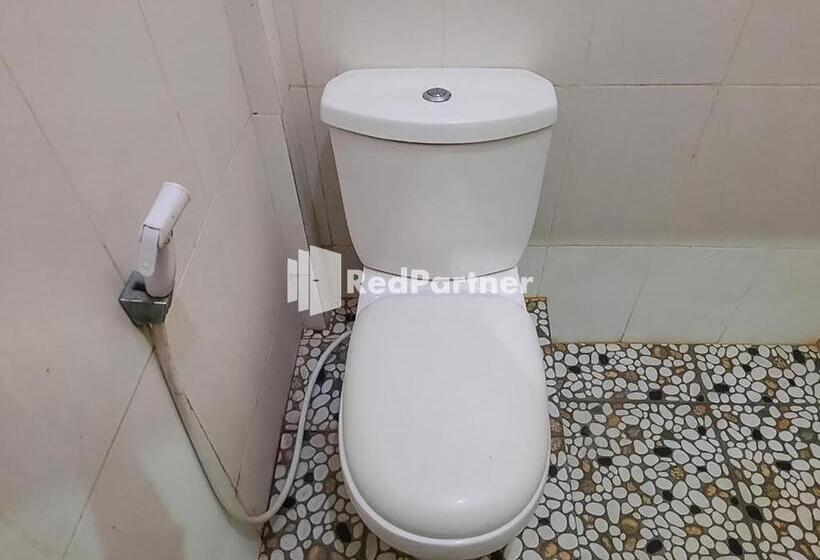 Номер Deluxe, Puri Yasmin Potowanua Lasusua Mitra Reddoorz