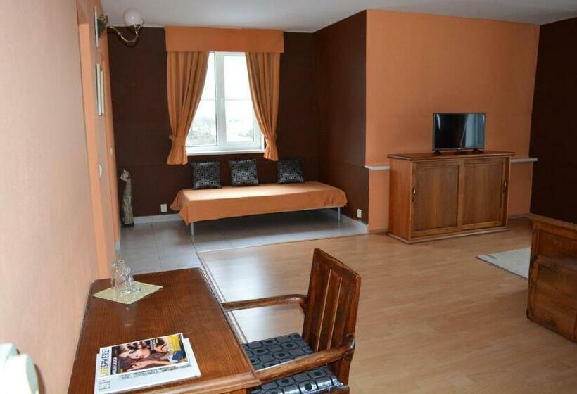 Номер Стандарт, Kaštieľ Agatka