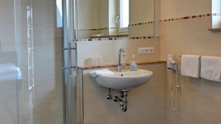 Номер Стандарт Трехместный, Garni Hotel Henn