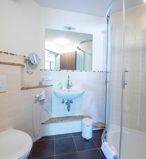 Четырехместный Номер Стандарт, Garni Hotel Henn