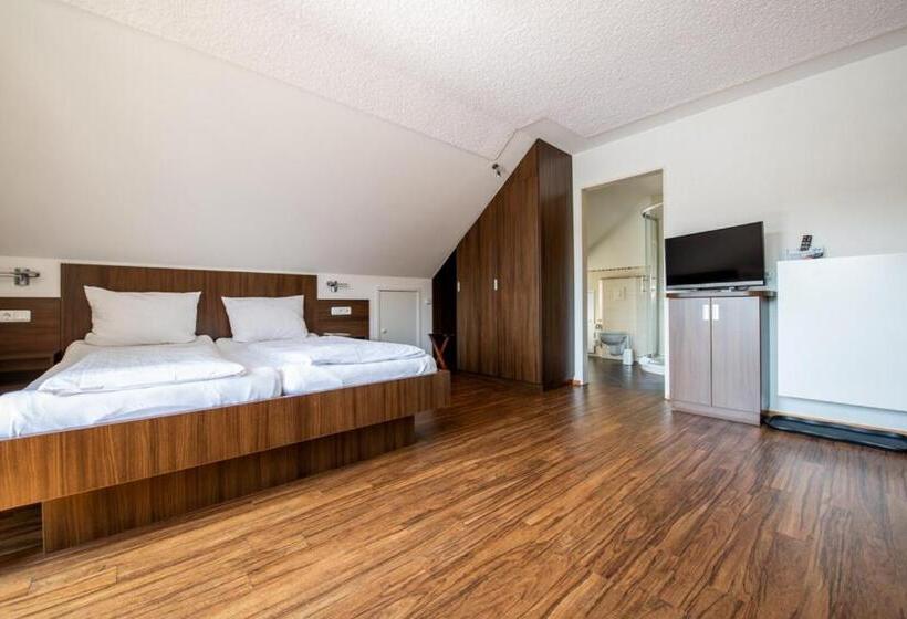 Четырехместный Номер Стандарт, Garni Hotel Henn