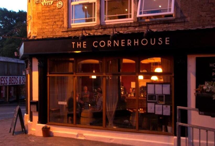 스탠다드 룸, The Corner House