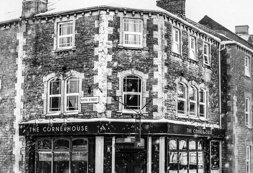 스탠다드 룸, The Corner House
