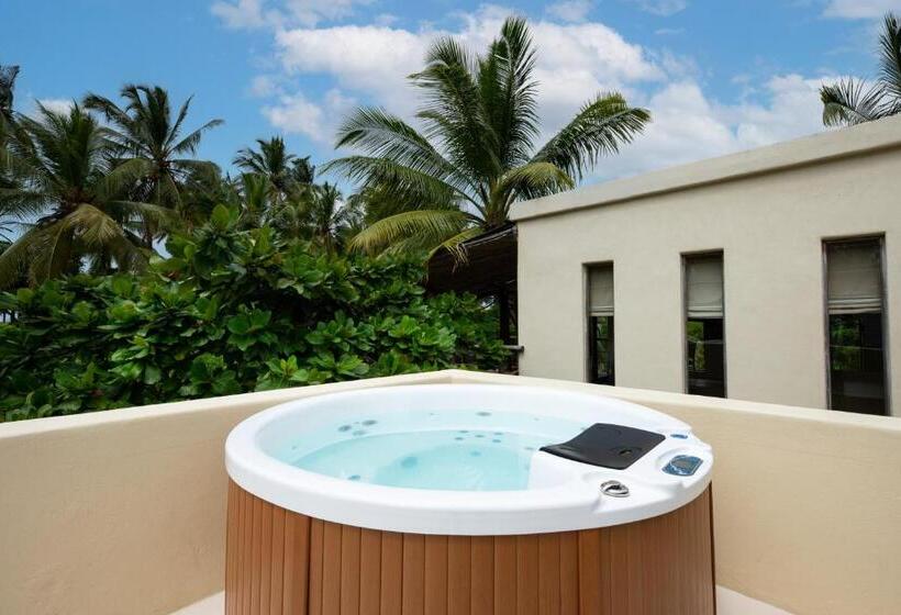 اتاق لوکس با وان آب گرم, Zanzibar White Sand Luxury Villas & Spa  Relais & Chateaux