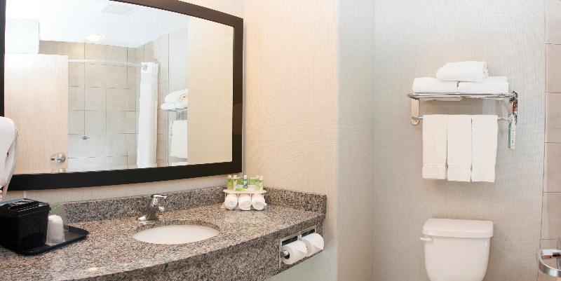 스위트 킹사이즈 침대, Holiday Inn Express Fort St John, An Ihg