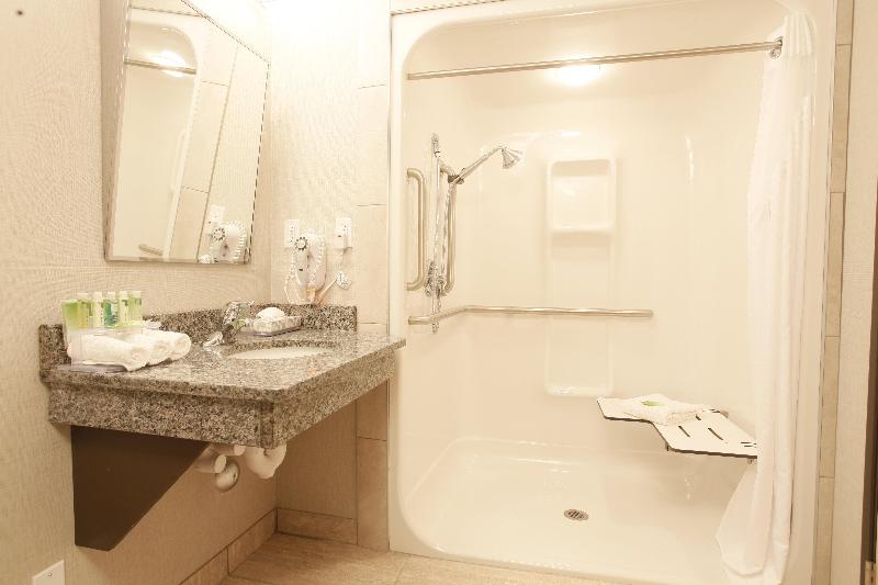 스위트 킹사이즈 침대, Holiday Inn Express Fort St John, An Ihg