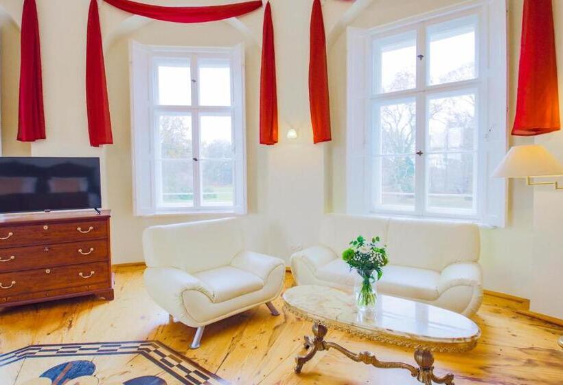 Suite with lake view, Schlosshotel Fürstlich Drehna