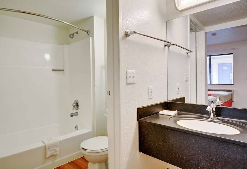 带2个双人床的标准工作室, Motel 6southington, Ct  Hartford