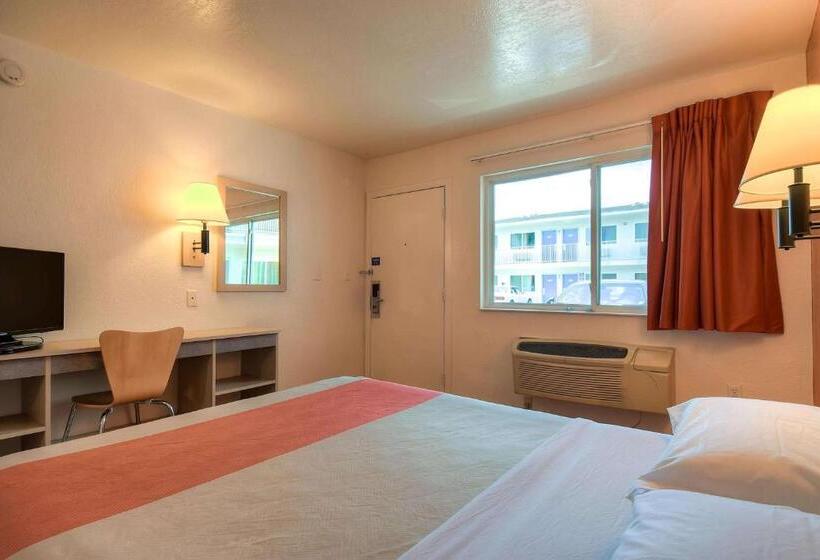 Номер Deluxe, Motel 6 Westminster, Ca   South   Long Beach Area