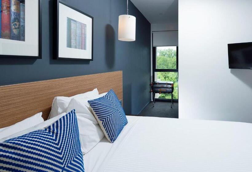 2 Bedroom Apartment with Views, Oaks Vue Suites Geelong
