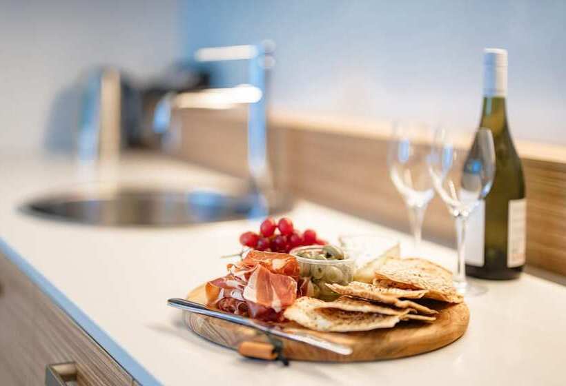 스탠다드 스튜디오, Oaks Vue Suites Geelong