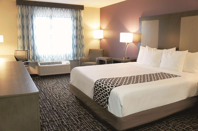 Семейный Номер, Mass Hotel Mentakab