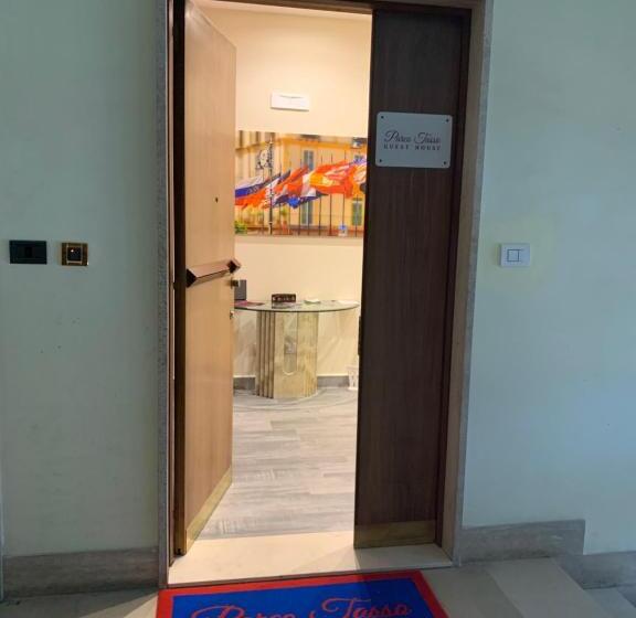 اتاق لوکس با بالکن, Parco Tasso Guest House