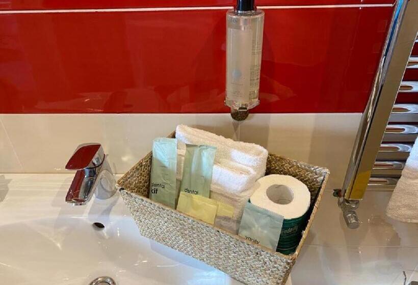 اتاق لوکس با بالکن, Parco Tasso Guest House
