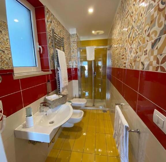 اتاق لوکس با بالکن, Parco Tasso Guest House