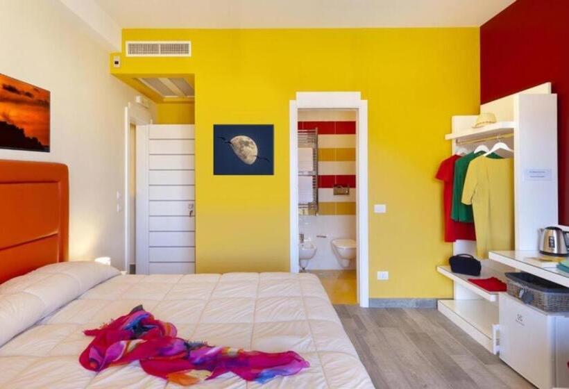 اتاق لوکس با بالکن, Parco Tasso Guest House