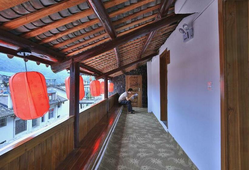 Номер Стандарт Вид на Горы, Destination Youth Hostel