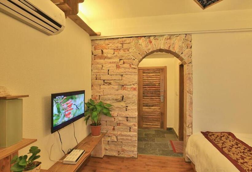 Номер Стандарт с Балконом, Destination Youth Hostel