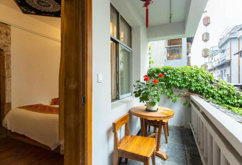 Номер Стандарт с Балконом, Destination Youth Hostel