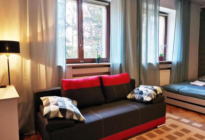 Семейный Номер, Ohotelik Pensjonat W Poniatowej