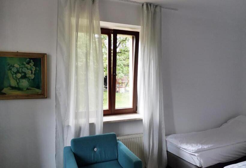 Номер Стандарт Трехместный, Ohotelik Pensjonat W Poniatowej