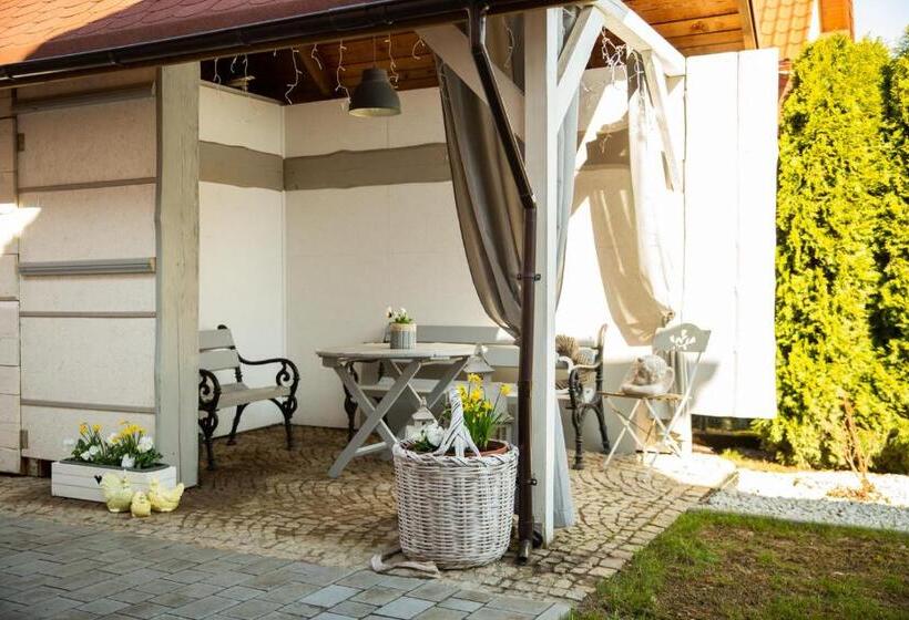 Студия Стандарт, Apartementy   Weranda   Z Ogrodem W Centrum