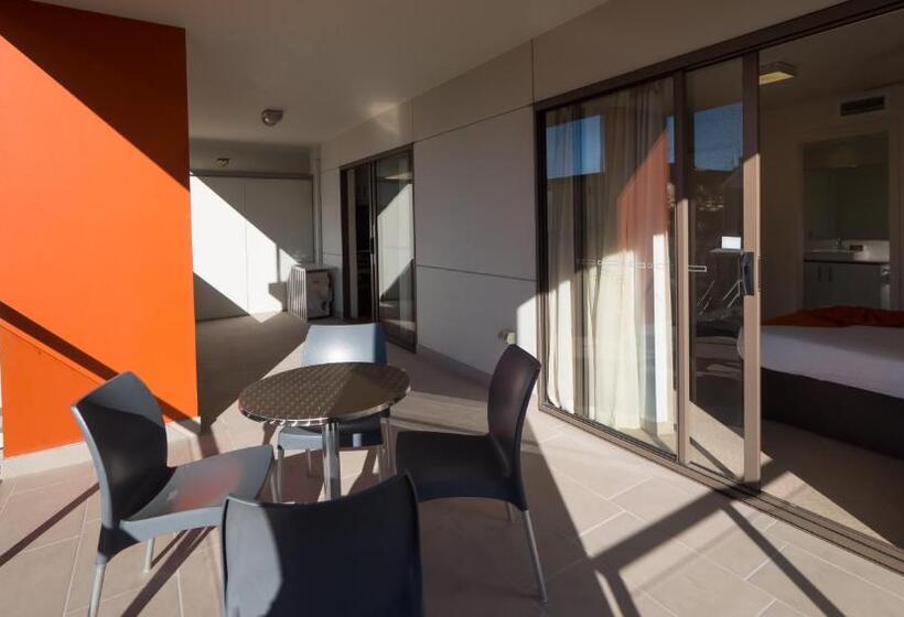 Люкс, Essence Apartments Chermside
