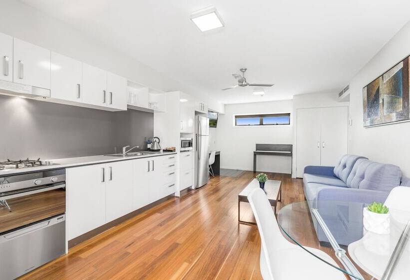 Люкс, Essence Apartments Chermside