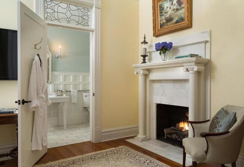 주니어 스위트, The Twelve Oaks Bed & Breakfast