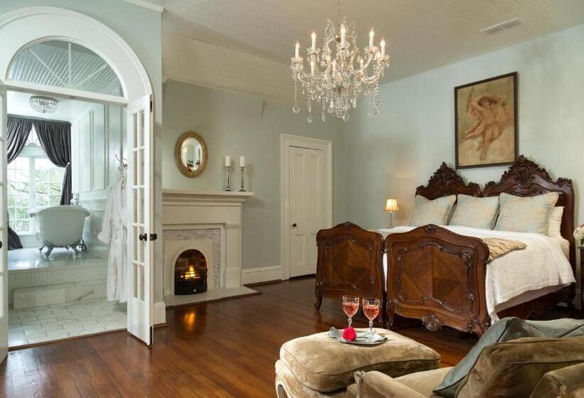 스위트 킹사이즈 침대, The Twelve Oaks Bed & Breakfast