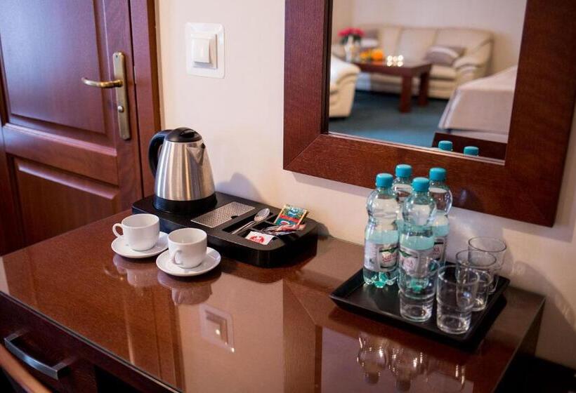 Апартаменты 2 Спальни, Restauracja Hotel Vip
