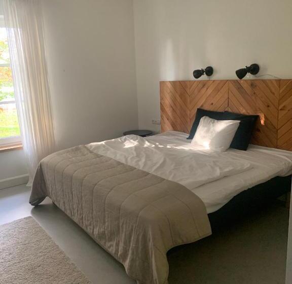 Номер Стандарт, Biała Wstążka B&b