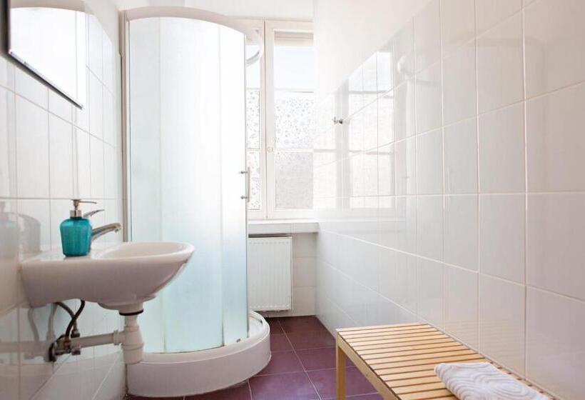 Трехместный Номер Deluxe, Folk Hostel