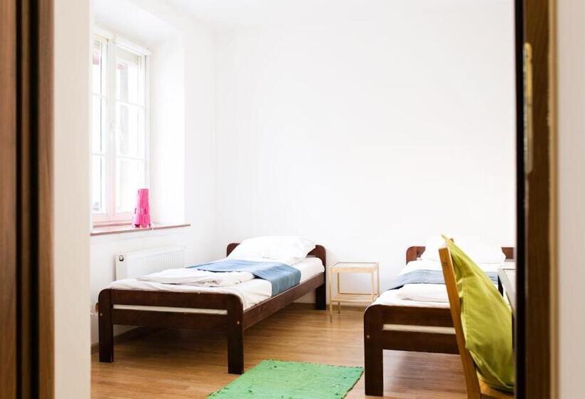 Трехместный Номер Стандарт Совместная Ванная, Folk Hostel