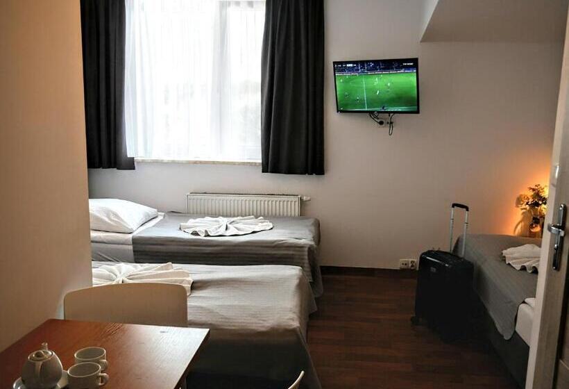 اتاق استاندارد سه نفره, Hostel Evotel