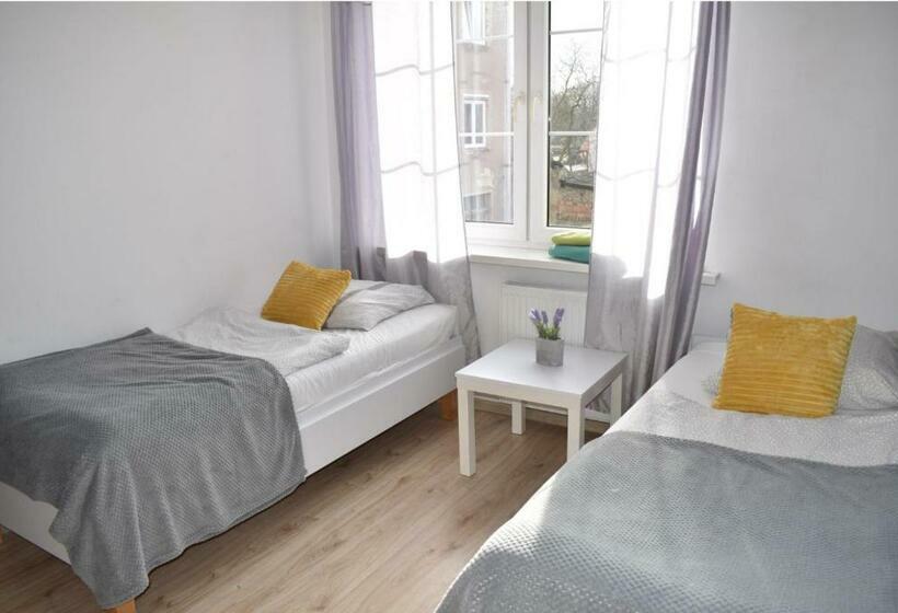 Номер Стандарт, Hostel Przed świtem