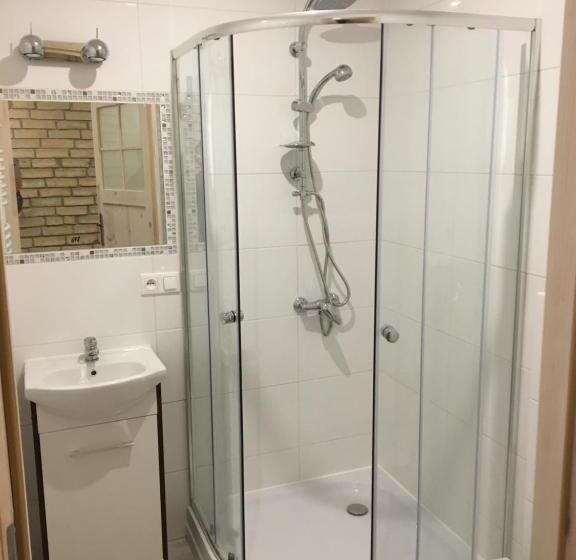 Номер Стандарт, Hostel Przed świtem