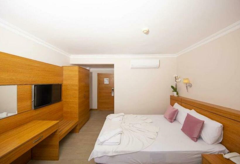 Family Room Shared Bathroom, Beso Beach