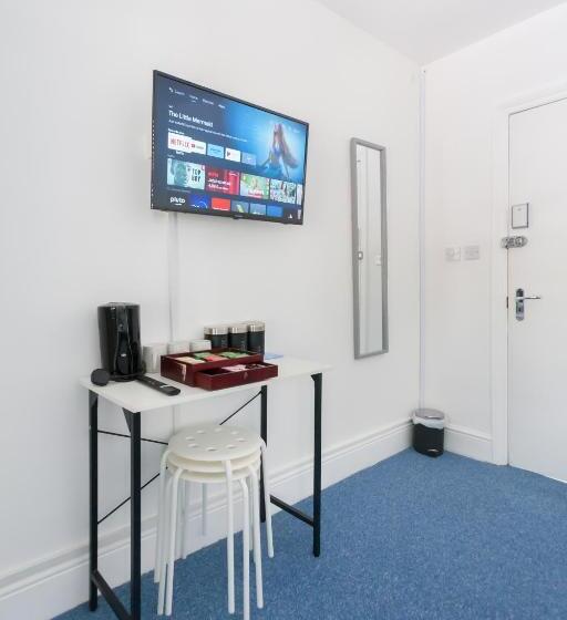 バスルーム共有のトリプルスタンダード, Studio9 Rooms   Next To Emirates Stadium   Budget Rooms With Shared Bathroom