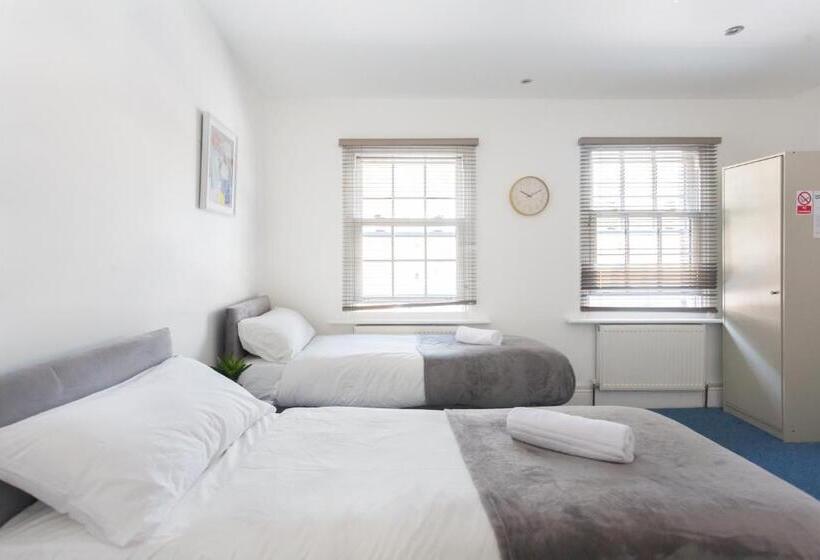 バスルーム共有のトリプルスタンダード, Studio9 Rooms   Next To Emirates Stadium   Budget Rooms With Shared Bathroom