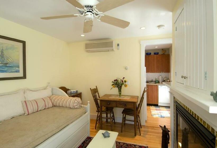 침실 1개 아파트, Revere Guest House