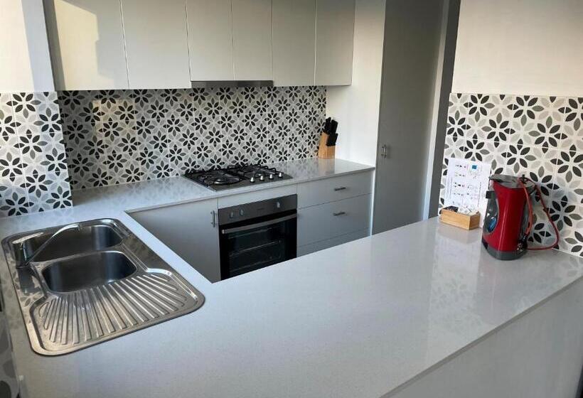 Апартаменты 2 Спальни, The Crest Apartments