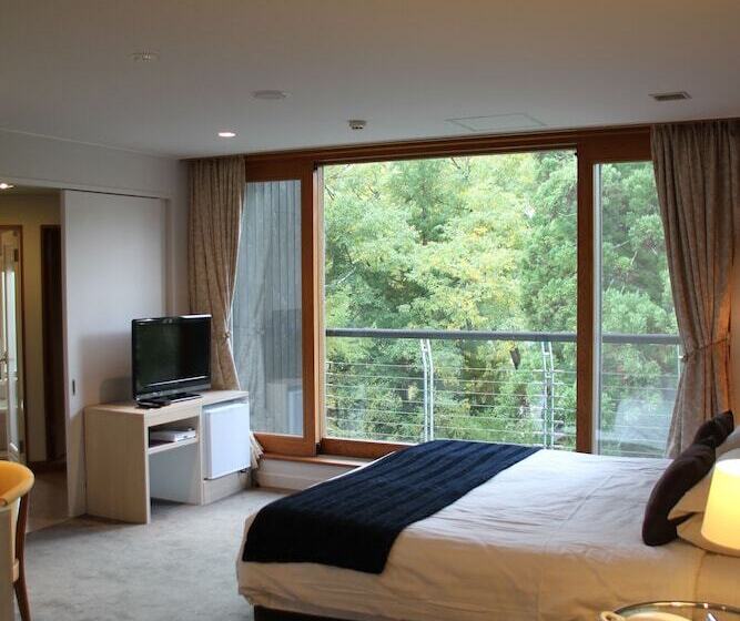 Апартаменты 3 Спальни, The Ridge Hotel & Apartments