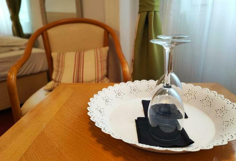 스탠다드 룸, Room In Guest Room  Pension Forelle  Double Room No01